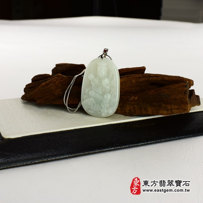 乘龍觀世音菩薩情境照片翡翠觀音項鍊玉珮（觀世音菩薩，乘龍觀音：觀音牌A貨翡翠觀音玉珮、緬甸玉觀音玉墜）。淡綠細豆種觀音，GY-0112。客製化訂做各種翡翠觀音吊墜玉珮項鍊。★附A貨翡翠雙證書