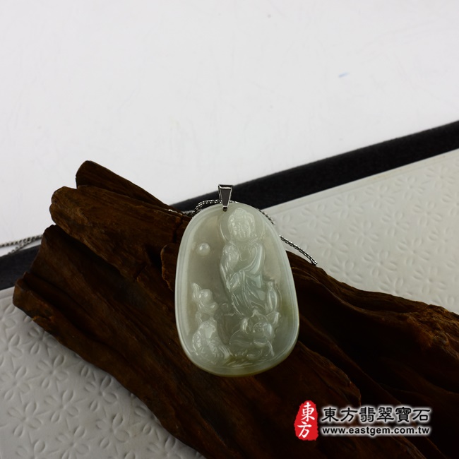 魚籃觀世音菩薩情境照片翡翠觀音項鍊玉珮（觀世音菩薩，魚籃觀音：觀音牌A貨翡翠觀音玉珮、緬甸玉觀音玉墜）。淡綠細豆種觀音，GY-121。客製化訂做各種翡翠觀音吊墜玉珮項鍊。★附A貨翡翠雙證書 