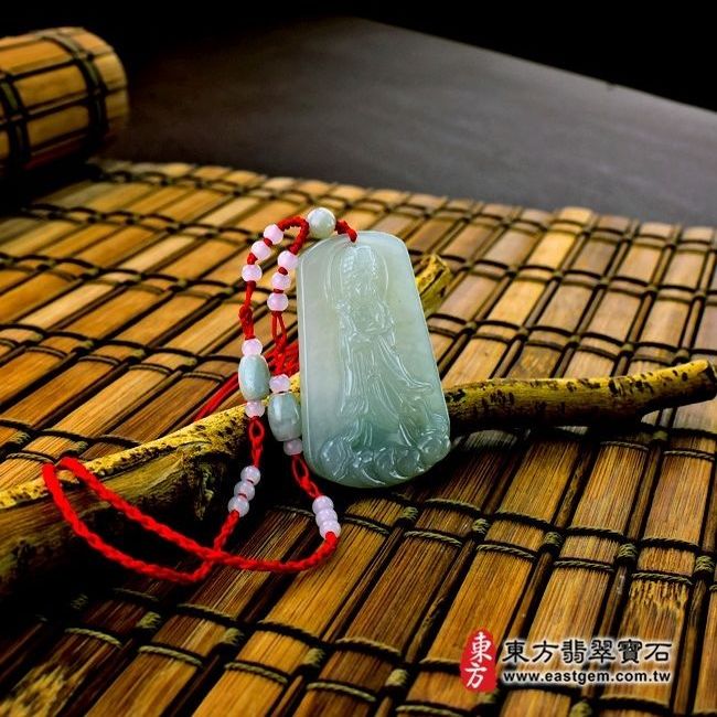 天上聖母/媽祖  情境照片 （已出售勿下標，可訂做）翡翠天上聖母項鍊玉珮（天上聖母：天上聖母牌A貨翡翠天上聖母玉珮、緬甸玉天上聖母玉墜）。淡綠色細豆種，MD019。客製化訂做各種翡翠天上聖母吊墜玉珮項鍊。★附A貨翡翠雙證書