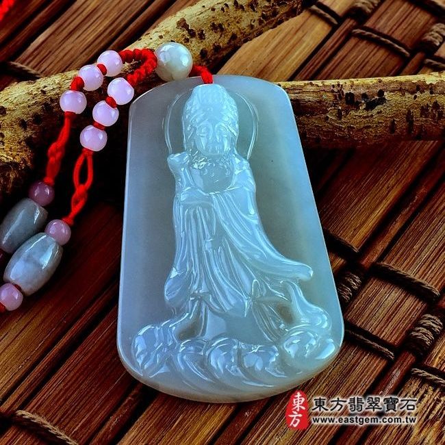 天上聖母/媽祖  正面照片 （已出售勿下標，可訂做）翡翠天上聖母項鍊玉珮（天上聖母：天上聖母牌A貨翡翠天上聖母玉珮、緬甸玉天上聖母玉墜）。淡綠色細豆種，MD019。客製化訂做各種翡翠天上聖母吊墜玉珮項鍊。★附A貨翡翠雙證書