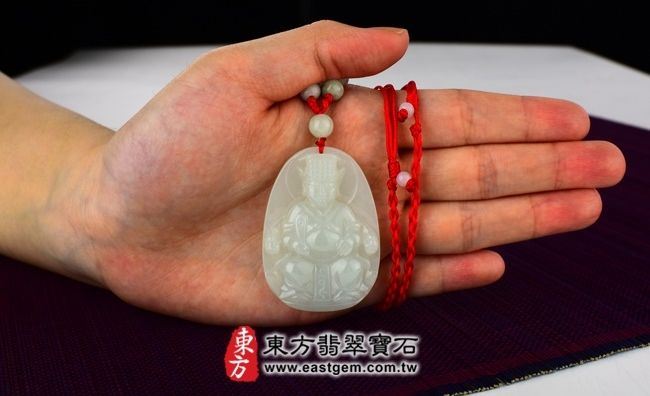 天上聖母/媽祖  實際大小示意照片 翡翠媽祖項鍊玉珮（天上聖母：媽祖牌A貨翡翠媽祖玉珮、緬甸玉媽祖玉墜）。綠色細糯種媽祖，MD016。客製化訂做各種翡翠媽祖吊墜玉珮項鍊。★附A貨翡翠雙證書