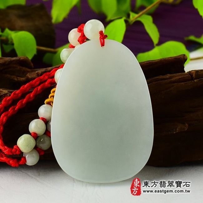 天上聖母/媽祖  背後照片翡翠媽祖項鍊玉珮（天上聖母：媽祖牌A貨翡翠媽祖玉珮、緬甸玉媽祖玉墜）。綠色細糯種媽祖，MD016。客製化訂做各種翡翠媽祖吊墜玉珮項鍊。★附A貨翡翠雙證書