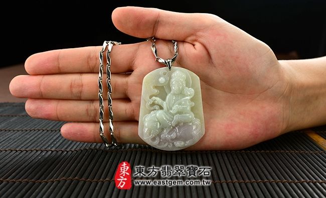 普賢菩薩  實際大小示意照片 （已售出勿下標，勿下標）翡翠普賢菩薩項鍊玉珮（普賢菩薩：普賢菩薩牌A貨翡翠普賢菩薩玉珮、緬甸玉普賢菩薩玉墜）。油青紫羅蘭，春帶彩普賢菩薩，BS002。客製化訂做各種翡翠普賢菩薩吊墜玉珮項鍊。★附A貨翡翠雙證書