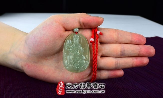 普賢菩薩  實際大小示意照片 （已售出勿下標，可訂做）翡翠普賢菩薩項鍊玉珮（遍吉菩薩：普賢菩薩牌A貨翡翠普賢菩薩玉珮、緬甸玉普賢菩薩玉墜）。綠色細糯種普賢菩薩，BS014。客製化訂做各種翡翠普賢菩薩吊墜玉珮項鍊。★附A貨翡翠雙證書