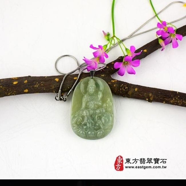 普賢菩薩  情境照片 （已出售勿下標，可訂做）翡翠普賢菩薩項鍊玉珮（遍吉菩薩：普賢菩薩牌A貨翡翠普賢菩薩玉珮、緬甸玉普賢薩，BS005。客製化訂做各種翡翠普賢菩薩玉墜）。綠色細豆種普賢菩薩吊墜玉珮項鍊。★附A貨翡翠雙證書