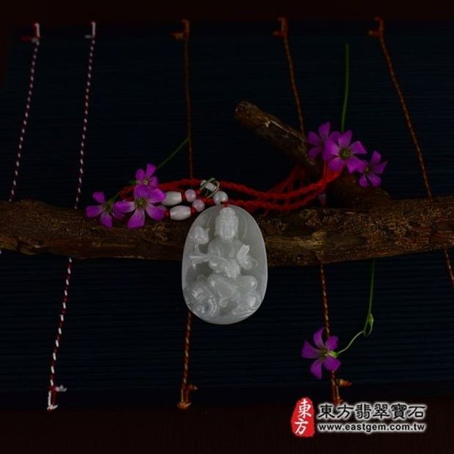 普賢菩薩  情境照片 （已售出勿下標，可訂做）翡翠普賢菩薩項鍊玉珮（遍吉菩薩：普賢菩薩牌A貨翡翠普賢菩薩玉珮、緬甸玉普賢菩薩玉墜）。淡綠細豆種普賢菩薩，BS017。客製化訂做各種翡翠普賢菩薩吊墜玉珮項鍊。★附A貨翡翠雙證書