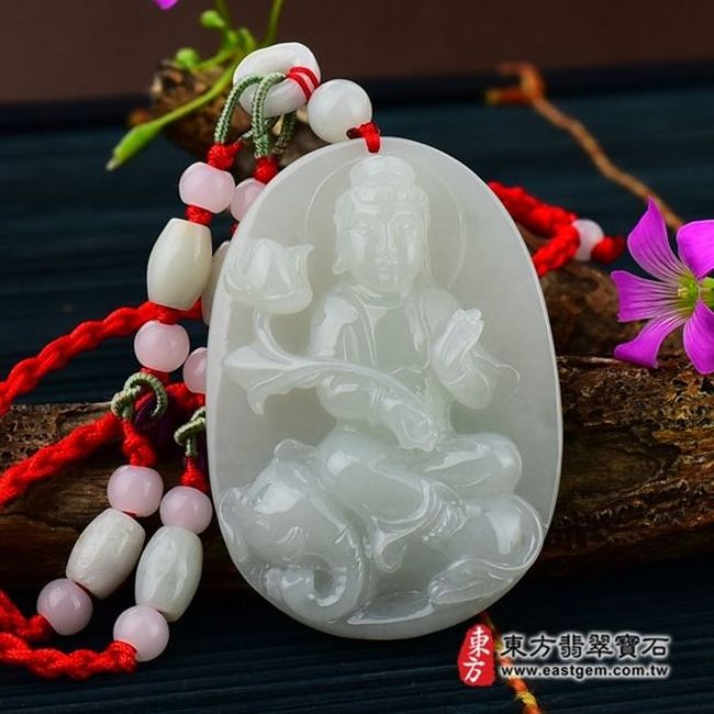 普賢菩薩  正面照片  （已售出勿下標，可訂做）翡翠普賢菩薩項鍊玉珮（遍吉菩薩：普賢菩薩牌A貨翡翠普賢菩薩玉珮、緬甸玉普賢菩薩玉墜）。淡綠細豆種普賢菩薩，BS017。客製化訂做各種翡翠普賢菩薩吊墜玉珮項鍊。★附A貨翡翠雙證書