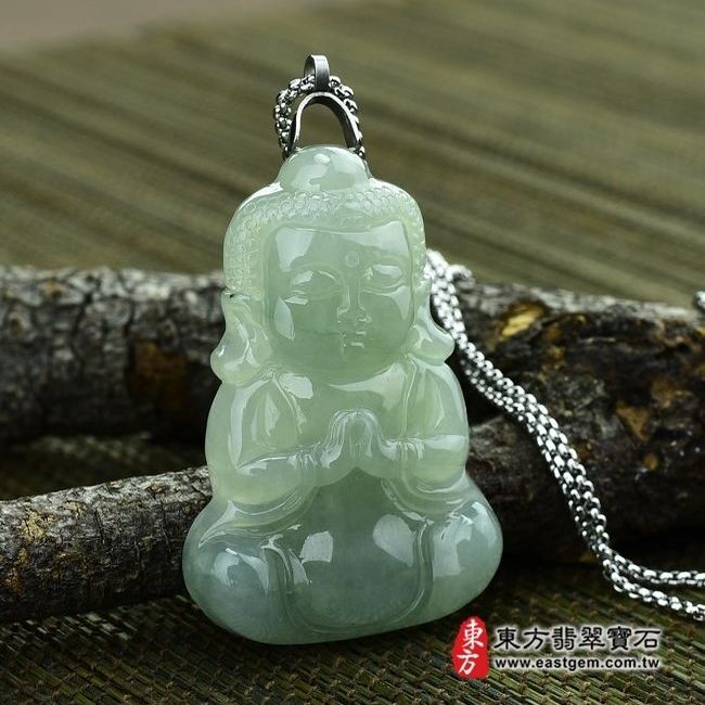 釋迦牟尼佛  左側照片 （已出售勿下標，可訂做）翡翠釋迦牟尼佛項鍊玉珮（佛祖：釋迦牟尼佛牌A貨翡翠釋迦牟尼佛玉珮、緬甸玉釋迦牟尼佛玉墜）。淡綠細糯種釋迦牟尼佛，FD052。客製化訂做各種翡翠釋迦牟尼佛吊墜玉珮項鍊，★附A貨翡翠雙證書