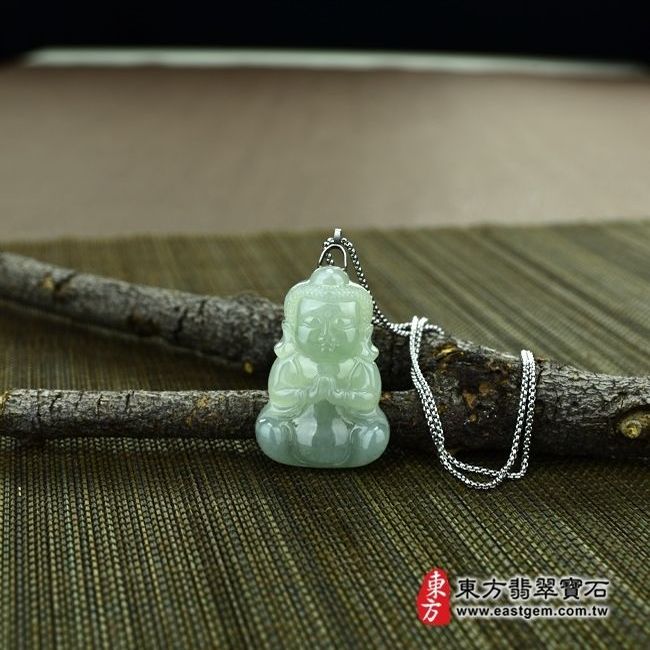 釋迦牟尼佛  情境照片 （已出售勿下標，可訂做）翡翠釋迦牟尼佛項鍊玉珮（佛祖：釋迦牟尼佛牌A貨翡翠釋迦牟尼佛玉珮、緬甸玉釋迦牟尼佛玉墜）。淡綠細糯種釋迦牟尼佛，FD052。客製化訂做各種翡翠釋迦牟尼佛吊墜玉珮項鍊，★附A貨翡翠雙證書