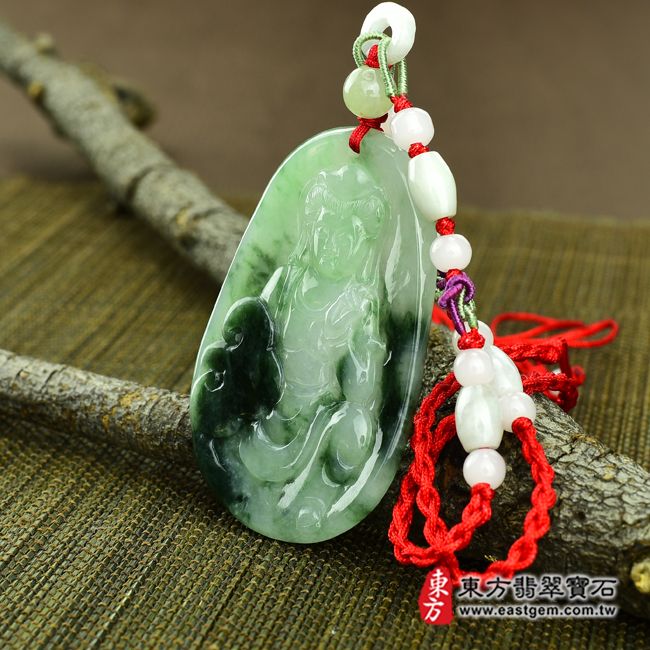 白衣觀世音菩薩  情境照片  （已出售勿下標，可訂做）翡翠觀音項鍊玉珮（觀世音菩薩，白衣觀音：觀音牌A貨翡翠觀音玉珮、緬甸玉觀音玉墜）。細糯種飄花觀音，GY080。客製化訂做各種翡翠觀音吊墜玉珮項鍊。★附A貨翡翠雙證書 