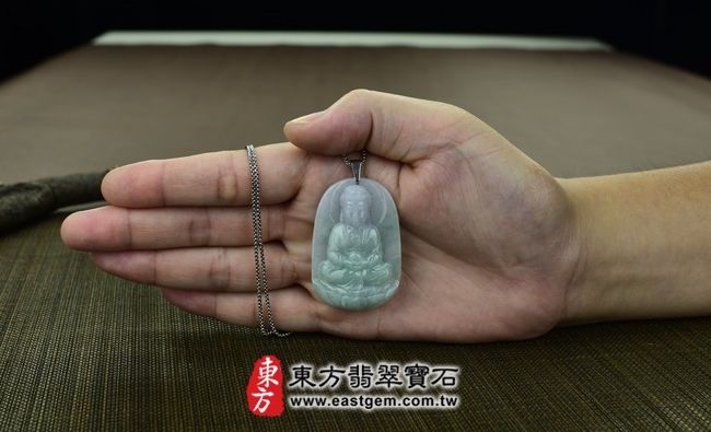 釋迦牟尼佛  大小示意照片 （已出售勿下標，可訂做）翡翠釋迦牟尼佛項鍊玉珮（佛祖：釋迦牟尼佛牌A貨翡翠釋迦牟尼佛玉珮、緬甸玉釋迦牟尼佛玉墜）。細糯種春帶彩釋迦牟尼佛，FD016。客製化訂做各種翡翠釋迦牟尼佛吊墜玉珮項鍊，★附A貨翡翠雙證書