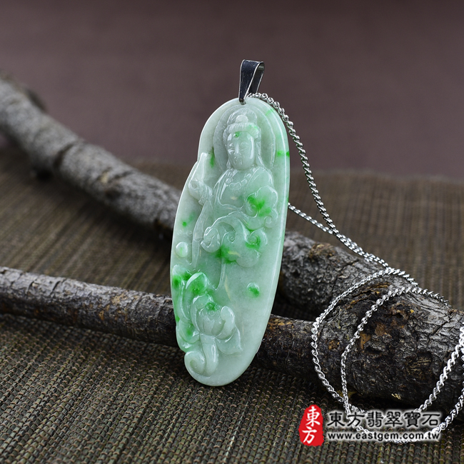 寶瓶如意觀世音菩薩 情境照片（已出售勿下標，可訂做）翡翠觀音項鍊玉珮（觀世音菩薩，寶瓶觀音：觀音牌A貨翡翠觀音玉珮、緬甸玉觀音玉墜）。飄花帶陽綠細豆種觀音，GY104。客製化訂做各種翡翠觀音吊墜玉珮項鍊。★附A貨翡翠雙證書 