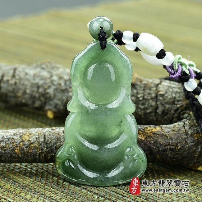 釋迦牟尼佛  背後照片 （已售出勿下標，可訂做）翡翠釋迦牟尼佛項鍊玉珮（佛祖：釋迦牟尼佛牌A貨翡翠釋迦牟尼佛玉珮、緬甸玉釋迦牟尼佛玉墜）。綠色細糯種釋迦牟尼佛，FD069。客製化訂做各種翡翠釋迦牟尼佛吊墜玉珮項鍊，★附A貨翡翠雙證書