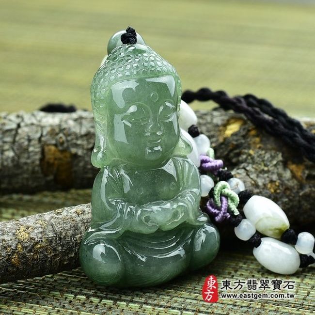 釋迦牟尼佛  左側照片 （已售出勿下標，可訂做）翡翠釋迦牟尼佛項鍊玉珮（佛祖：釋迦牟尼佛牌A貨翡翠釋迦牟尼佛玉珮、緬甸玉釋迦牟尼佛玉墜）。綠色細糯種釋迦牟尼佛，FD069。客製化訂做各種翡翠釋迦牟尼佛吊墜玉珮項鍊，★附A貨翡翠雙證書