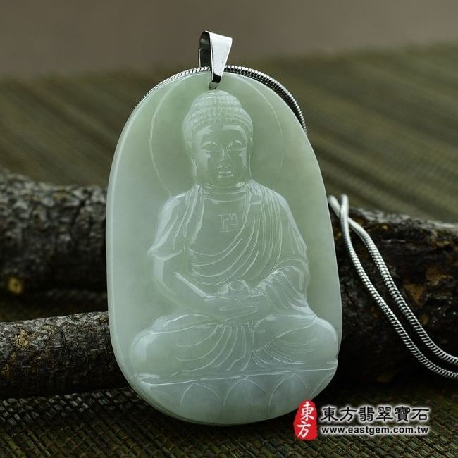 釋迦牟尼佛  左側照片 （已出售勿下標，可訂做）翡翠釋迦牟尼佛項鍊玉珮（佛祖：釋迦牟尼佛牌A貨翡翠釋迦牟尼佛玉珮、緬甸玉釋迦牟尼佛玉墜）。淡綠細豆種釋迦牟尼佛，FD024。客製化訂做各種翡翠釋迦牟尼佛吊墜玉珮項鍊，★附A貨翡翠雙證書