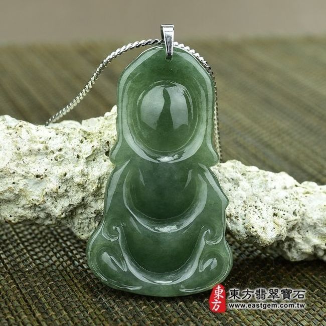 釋迦牟尼佛  背面照片 （已出售勿下標，可訂做）翡翠釋迦牟尼佛項鍊玉珮（佛祖：釋迦牟尼佛牌A貨翡翠釋迦牟尼佛玉珮、緬甸玉釋迦牟尼佛玉墜）。綠色油青種釋迦牟尼佛，FD070。客製化訂做各種翡翠釋迦牟尼佛吊墜玉珮項鍊，★附A貨翡翠雙證書
