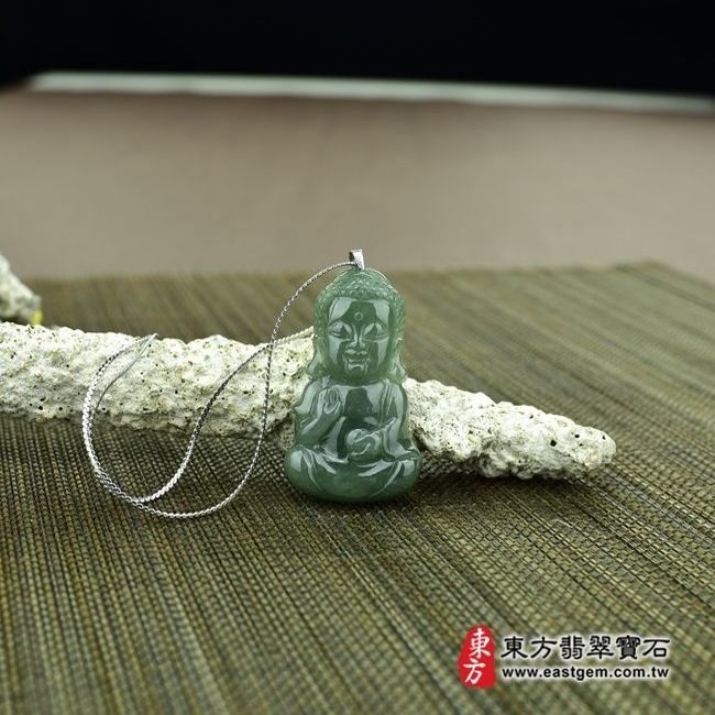 釋迦牟尼佛  情境照片 （已出售勿下標，可訂做）翡翠釋迦牟尼佛項鍊玉珮（佛祖：釋迦牟尼佛牌A貨翡翠釋迦牟尼佛玉珮、緬甸玉釋迦牟尼佛玉墜）。綠色油青種釋迦牟尼佛，FD070。客製化訂做各種翡翠釋迦牟尼佛吊墜玉珮項鍊，★附A貨翡翠雙證書