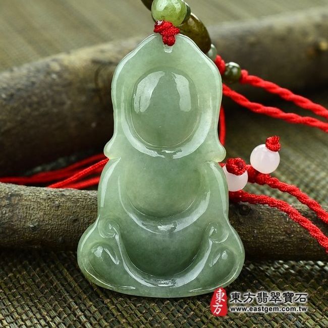 釋迦牟尼佛  背面照片  （已出售勿下標，可訂做）翡翠釋迦牟尼佛項鍊玉珮（佛祖：釋迦牟尼佛牌A貨翡翠釋迦牟尼佛玉珮、緬甸玉釋迦牟尼佛玉墜）。淡綠糯種油青釋迦牟尼佛，FD084。客製化訂做各種翡翠釋迦牟尼佛吊墜玉珮項鍊。★附A貨翡翠雙證書