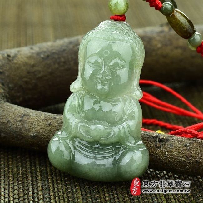釋迦牟尼佛  右側照片 （已出售勿下標，可訂做）翡翠釋迦牟尼佛項鍊玉珮（佛祖：釋迦牟尼佛牌A貨翡翠釋迦牟尼佛玉珮、緬甸玉釋迦牟尼佛玉墜）。淡綠糯種油青釋迦牟尼佛，FD084。客製化訂做各種翡翠釋迦牟尼佛吊墜玉珮項鍊。★附A貨翡翠雙證書