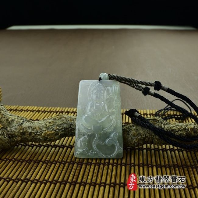 釋迦牟尼佛  情境照片 翡翠釋迦牟尼佛項鍊玉珮（佛祖：釋迦牟尼佛牌A貨翡翠釋迦牟尼佛玉珮、緬甸玉釋迦牟尼佛玉墜）。糯冰種釋迦牟尼佛，FD019。客製化訂做各種翡翠釋迦牟尼佛吊墜玉珮項鍊。★附A貨翡翠雙證書