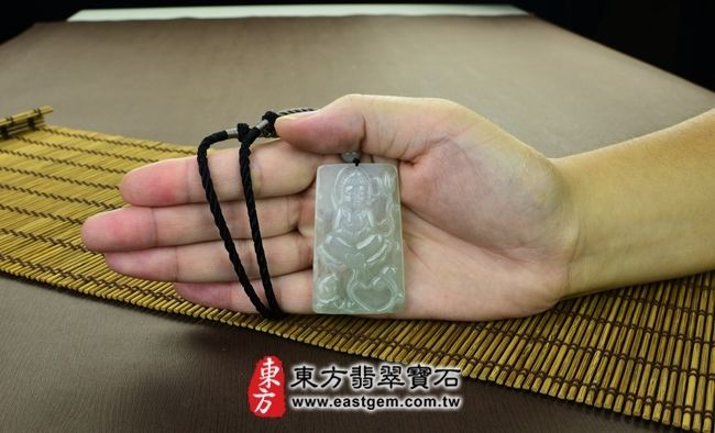 釋迦牟尼佛  大小示意照片 翡翠釋迦牟尼佛項鍊玉珮（佛祖：釋迦牟尼佛牌A貨翡翠釋迦牟尼佛玉珮、緬甸玉釋迦牟尼佛玉墜）。糯冰種釋迦牟尼佛，FD019。客製化訂做各種翡翠釋迦牟尼佛吊墜玉珮項鍊。★附A貨翡翠雙證書