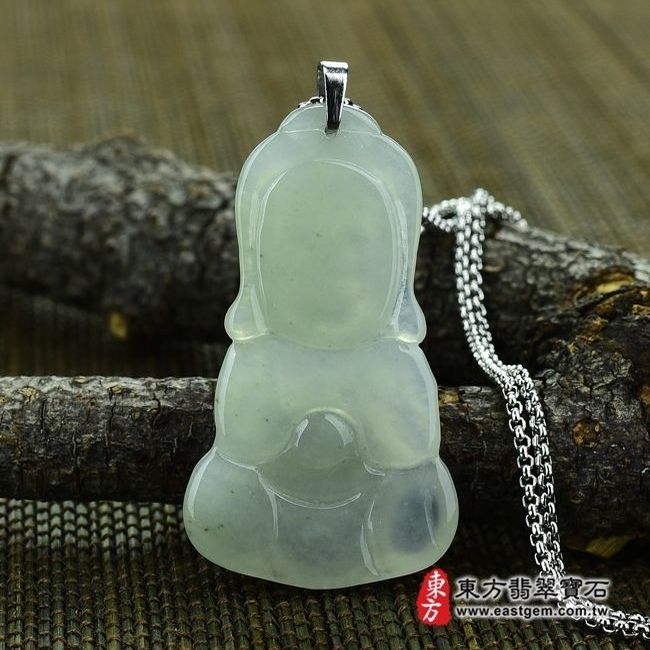 釋迦牟尼佛  背面照片 翡翠釋迦牟尼佛項鍊玉珮（佛祖：釋迦牟尼佛牌A貨翡翠釋迦牟尼佛玉珮、緬甸玉釋迦牟尼佛玉墜）。淡綠細糯種釋迦牟尼佛，FD063。客製化訂做各種翡翠釋迦牟尼佛吊墜玉珮項鍊。★附A貨翡翠雙證書