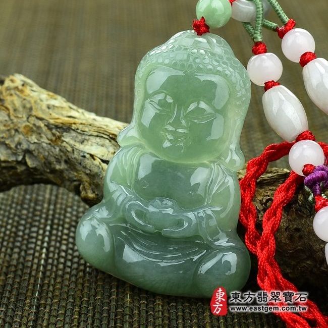 釋迦牟尼佛  右側照片  （已出售勿下標，可訂做）翡翠釋迦牟尼佛項鍊玉珮（佛祖：釋迦牟尼佛牌A貨翡翠釋迦牟尼佛玉珮、緬甸玉釋迦牟尼佛玉墜）。綠色細糯種釋迦牟尼佛，FD064。客製化訂做各種翡翠釋迦牟尼佛吊墜玉珮項鍊。★附A貨翡翠雙證書