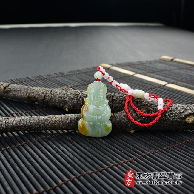 釋迦牟尼佛  情境照片 （已出售勿下標，可訂做）翡翠釋迦牟尼佛項鍊玉珮（佛祖：釋迦牟尼佛牌A貨翡翠釋迦牟尼佛玉珮、緬甸玉釋迦牟尼佛玉墜）。細豆種帶黃翡釋迦牟尼佛，FD011。客製化訂做各種翡翠釋迦牟尼佛吊墜玉珮項鍊。★附A貨翡翠雙證書