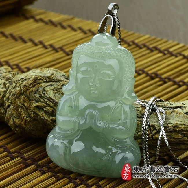 釋迦牟尼佛  右側照片（已出售勿下標，可訂做）翡翠釋迦牟尼佛項鍊玉珮（佛祖：釋迦牟尼佛牌A貨翡翠釋迦牟尼佛玉珮、緬甸玉釋迦牟尼佛玉墜）。淡綠細糯種釋迦牟尼佛，FD080。客製化訂做各種翡翠釋迦牟尼佛吊墜玉珮項鍊。★附A貨翡翠雙證書