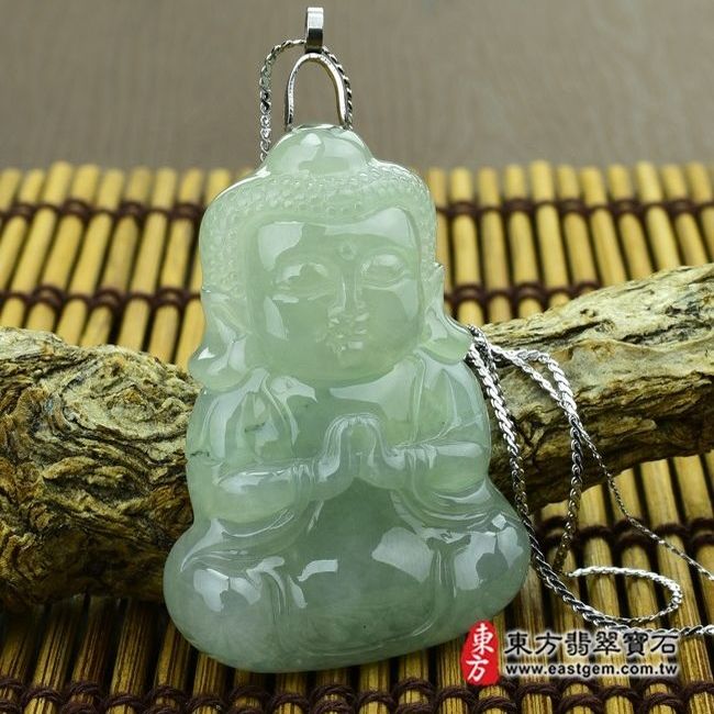 釋迦牟尼佛  左側照片 （已出售勿下標，可訂做）翡翠釋迦牟尼佛項鍊玉珮（佛祖：釋迦牟尼佛牌A貨翡翠釋迦牟尼佛玉珮、緬甸玉釋迦牟尼佛玉墜）。淡綠細糯種釋迦牟尼佛，FD080。客製化訂做各種翡翠釋迦牟尼佛吊墜玉珮項鍊。★附A貨翡翠雙證書