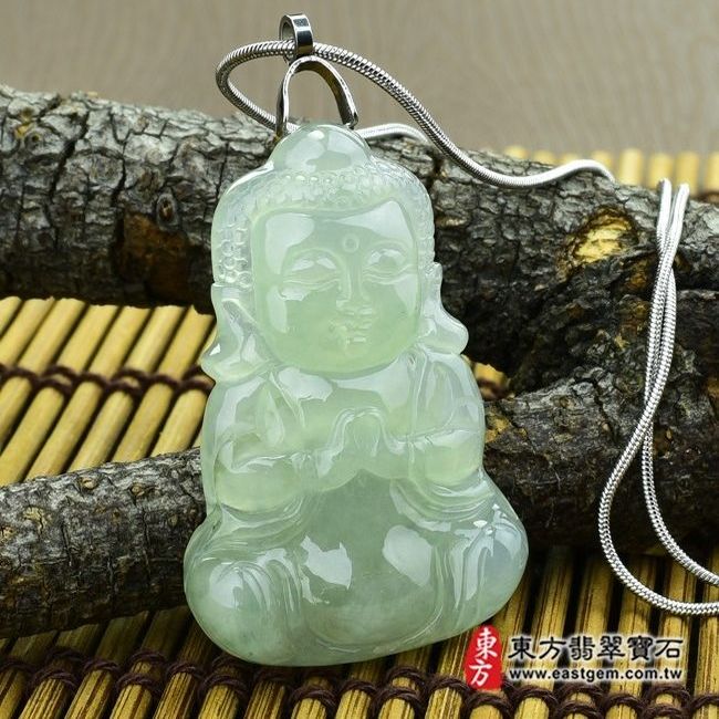 釋迦牟尼佛  左側照片  翡翠釋迦牟尼佛項鍊玉珮（佛祖：釋迦牟尼佛牌A貨翡翠釋迦牟尼佛玉珮、緬甸玉釋迦牟尼佛玉墜）。淡綠細糯種釋迦牟尼佛，FD081。客製化訂做各種翡翠釋迦牟尼佛吊墜玉珮項鍊。★附A貨翡翠雙證書
