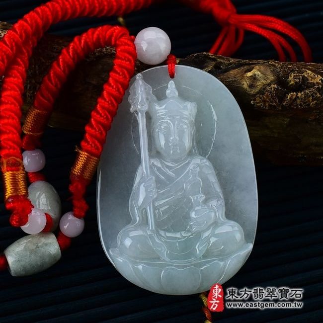 地藏王菩薩  正面照片  （已售出勿下標，可訂做）翡翠地藏王菩薩項鍊玉珮（地藏王菩薩：地藏王菩薩牌A貨翡翠地藏王菩薩玉珮、緬甸玉地藏王菩薩玉墜）。淺綠細糯種地藏王菩薩，DY003。客製化訂做各種翡翠地藏王菩薩吊墜玉珮項鍊。★附A貨翡翠雙證書 