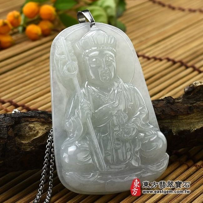 地藏王菩薩  左側照片（已售出勿下標，可訂做）翡翠地藏王菩薩項鍊玉珮（地藏王菩薩：地藏王菩薩牌A貨翡翠地藏王菩薩玉珮、緬甸玉地藏王菩薩玉墜）。糯種帶淡綠色地藏王菩薩，DY002。客製化訂做各種翡翠地藏王菩薩吊墜玉珮項鍊。★附A貨翡翠雙證書 