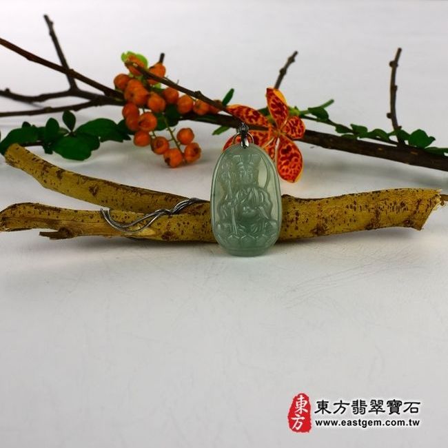 地藏王菩薩  情境照片 （已售出勿下標，可訂做）翡翠地藏王菩薩項鍊玉珮（地藏王菩薩：地藏王菩薩牌A貨翡翠地藏王菩薩玉珮、緬甸玉地藏王菩薩玉墜）。淺綠細糯種地藏王菩薩，DY004。客製化訂做各種翡翠地藏王菩薩吊墜玉珮項鍊。★附A貨翡翠雙證書 