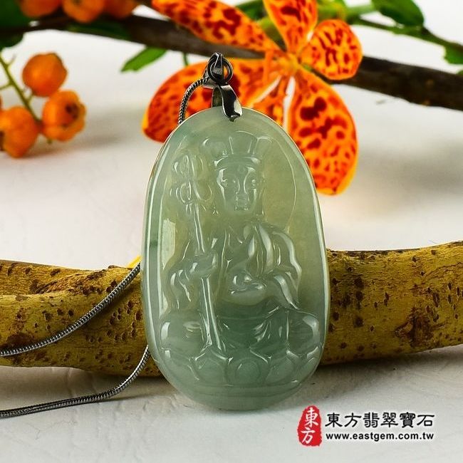 地藏王菩薩  左側照片 （已售出勿下標，可訂做）翡翠地藏王菩薩項鍊玉珮（地藏王菩薩：地藏王菩薩牌A貨翡翠地藏王菩薩玉珮、緬甸玉地藏王菩薩玉墜）。淺綠細糯種地藏王菩薩，DY004。客製化訂做各種翡翠地藏王菩薩吊墜玉珮項鍊。★附A貨翡翠雙證書 
