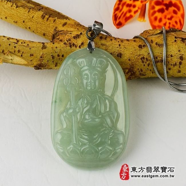 地藏王菩薩  正面照片  （已售出勿下標，可訂做）地藏王菩薩A貨翡翠玉墜(淺綠細糯種)DY004。訂做吊墜，手工玉雕拋光★附A貨翡翠雙證書