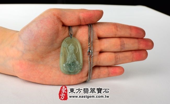 地藏王菩薩  大小示意照片 （已出售勿下標，可訂做）翡翠地藏王菩薩項鍊玉珮（地藏王菩薩：地藏王菩薩牌A貨翡翠地藏王菩薩玉珮、緬甸玉地藏王菩薩玉墜）。油青細糯種地藏王菩薩，DY005。客製化訂做各種翡翠地藏王菩薩吊墜玉珮項鍊。★附A貨翡翠雙證書 
