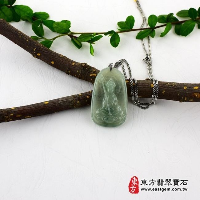 地藏王菩薩  情境照片 （已出售勿下標，可訂做）翡翠地藏王菩薩項鍊玉珮（地藏王菩薩：地藏王菩薩牌A貨翡翠地藏王菩薩玉珮、緬甸玉地藏王菩薩玉墜）。油青細糯種地藏王菩薩，DY005。客製化訂做各種翡翠地藏王菩薩吊墜玉珮項鍊。★附A貨翡翠雙證書 