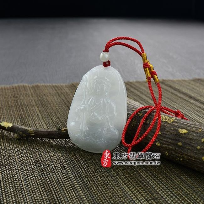 地藏王菩薩  情境照片 翡翠地藏王菩薩項鍊玉珮（地藏王菩薩：地藏王菩薩牌A貨翡翠地藏王菩薩玉珮、緬甸玉地藏王菩薩玉墜）。白色細糯種地藏王菩薩，DY008。客製化訂做各種翡翠地藏王菩薩吊墜玉珮項鍊。★附A貨翡翠雙證書