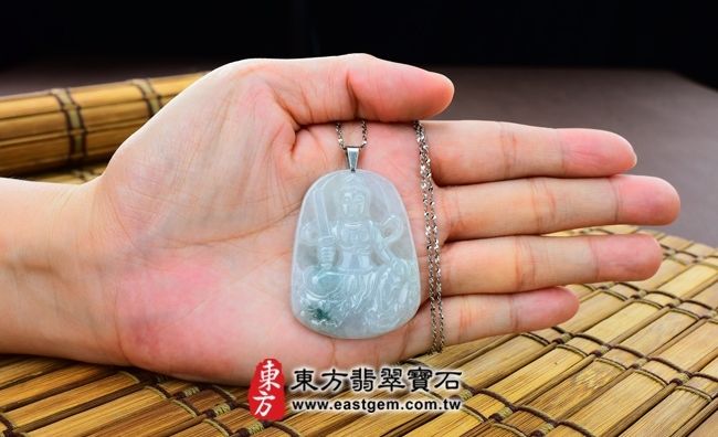 文殊菩薩  大小示意照片 （已出售勿下標，可訂做）翡翠文殊菩薩項鍊玉珮（文殊菩薩：文殊菩薩牌A貨翡翠文殊菩薩玉珮、緬甸玉文殊菩薩玉墜）。白綠色細糯種文殊菩薩，WS011。客製化訂做各種翡翠文殊菩薩吊墜玉珮項鍊，★附A貨翡翠雙證書