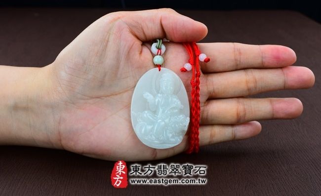 文殊菩薩  大小示意照片 （已出售勿下標，可訂做）翡翠文殊菩薩項鍊玉珮（文殊菩薩：文殊菩薩牌A貨翡翠文殊菩薩玉珮、緬甸玉文殊菩薩玉墜）。淡綠糯豆種文殊菩薩，WS005。客製化訂做各種翡翠文殊菩薩吊墜玉珮項鍊。★附A貨翡翠雙證書  