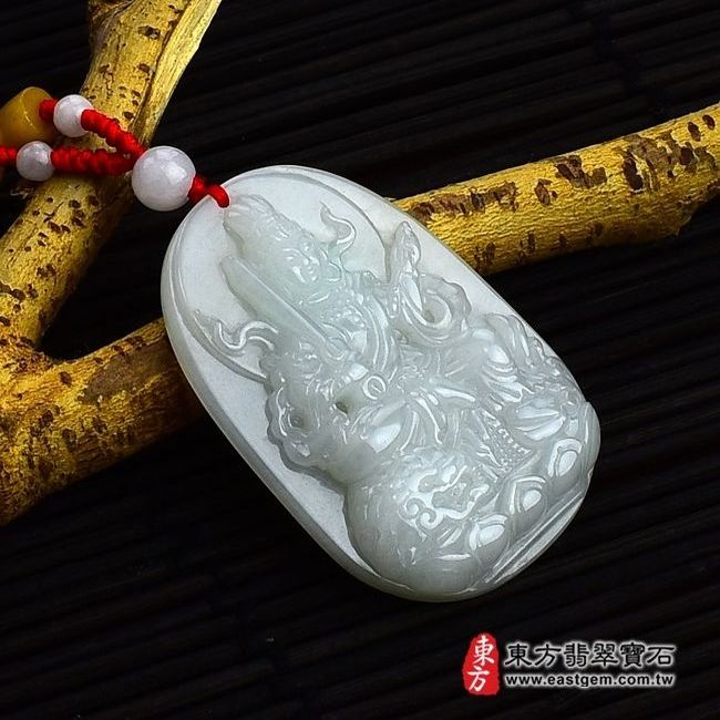 文殊菩薩  左側照片 （已售出勿下標，可訂做）翡翠文殊菩薩項鍊玉珮（文殊菩薩：文殊菩薩牌A貨翡翠文殊菩薩玉珮、緬甸玉文殊菩薩玉墜）。細糯豆種文殊菩薩，WS004。客製化訂做各種翡翠文殊菩薩吊墜玉珮項鍊。★附A貨翡翠雙證書