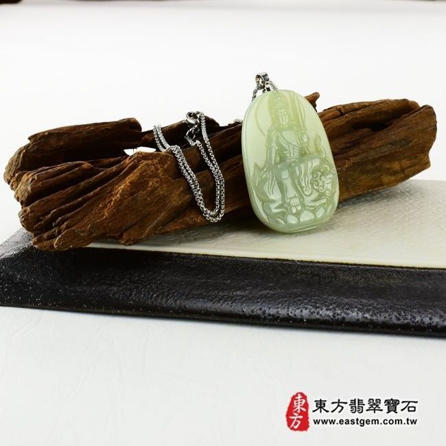 文殊菩薩  情境照片  （已出售勿下標，可訂做）翡翠文殊菩薩項鍊玉珮（文殊菩薩：文殊菩薩牌A貨翡翠文殊菩薩玉珮、緬甸玉文殊菩薩玉墜）。淡綠細糯豆種文殊菩薩，WS006。客製化訂做各種翡翠文殊菩薩吊墜玉珮項鍊。★附A貨翡翠雙證書  