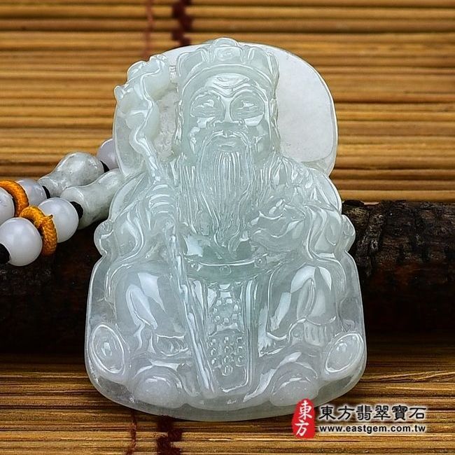 土地公福德正神  正躺照片  翡翠土地公項鍊玉珮（福德正神：土地公牌A貨翡翠土地公玉珮、緬甸玉土地公玉墜）。細糯種土地公，TD014。客製化訂做各種翡翠土地公吊墜玉珮項鍊。★附A貨翡翠雙證書