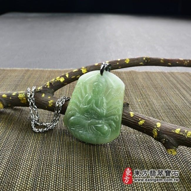 千手觀音  情境照片 （已售出勿下標，可訂做）翡翠千手觀音項鍊玉珮（千手觀音：千手觀音牌A貨翡翠千手觀音玉珮、緬甸玉千手觀音玉墜）。深淺綠油青種千手觀音，LH014。客製化訂做各種翡翠千手觀音吊墜玉珮項鍊，★附A貨翡翠雙證書