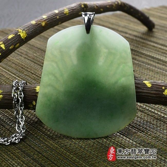 千手觀音  背後照片 （已售出勿下標，可訂做）翡翠千手觀音項鍊玉珮（千手觀音：千手觀音牌A貨翡翠千手觀音玉珮、緬甸玉千手觀音玉墜）。深淺綠油青種千手觀音，LH014。客製化訂做各種翡翠千手觀音吊墜玉珮項鍊，★附A貨翡翠雙證書