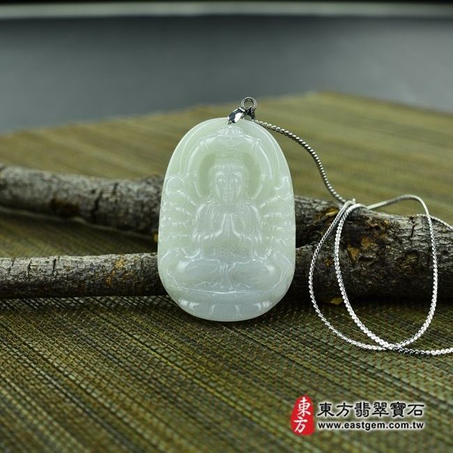 千手觀音  情境照片 （已售出勿下標，可訂做）翡翠千手觀音項鍊玉珮（千手觀音：千手觀音牌A貨翡翠千手觀音玉珮、緬甸玉千手觀音玉墜）。淡綠細豆種千手觀音，LH004。客製化訂做各種翡翠千手觀音吊墜玉珮項鍊。★附A貨翡翠雙證書