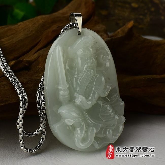 玄天大帝/玄天上帝  左側照片 （已售出勿下標，可訂做）翡翠玄天上帝項鍊玉珮（玄天上帝：玄天上帝牌A貨翡翠玄天上帝玉珮、緬甸玉玄天上帝玉墜）。淡綠色細豆種玄天上帝，KG046。客製化訂做各種翡翠玄天上帝吊墜玉珮項鍊。★附A貨翡翠雙證書 