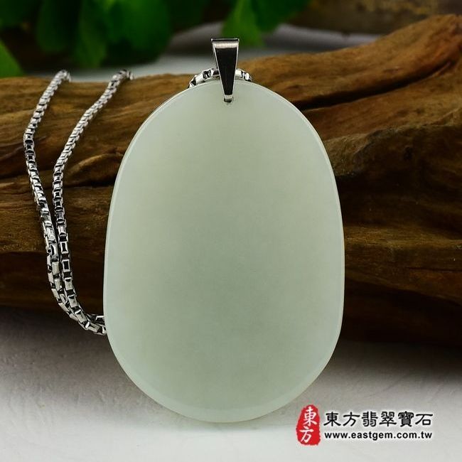 玄天大帝/玄天上帝  背後照片 （已售出勿下標，可訂做）翡翠玄天上帝項鍊玉珮（玄天上帝：玄天上帝牌A貨翡翠玄天上帝玉珮、緬甸玉玄天上帝玉墜）。淡綠色細豆種玄天上帝，KG046。客製化訂做各種翡翠玄天上帝吊墜玉珮項鍊。★附A貨翡翠雙證書 