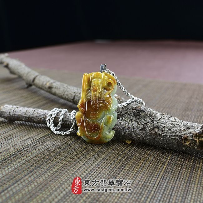 玄天上帝  情境照片 翡翠玄天上帝項鍊玉珮（玄天上帝：玄天上帝牌A貨翡翠玄天上帝玉珮、緬甸玉玄天上帝玉墜）。黃翡翠玄天上帝，ST005。客製化訂做各種翡翠玄天上帝吊墜玉珮項鍊。★附A貨翡翠雙證書 
